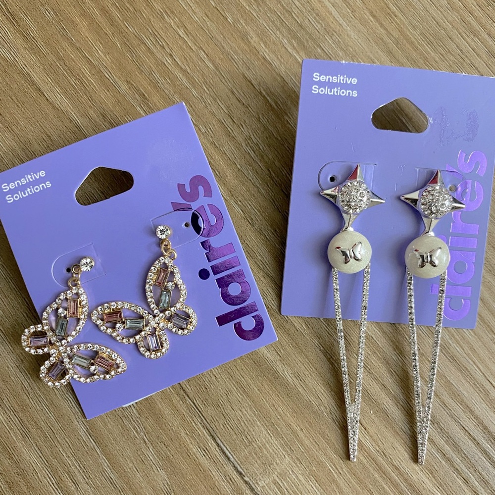 🤩🤩2 sets Claire’s Sensitive Butterfly Drop Gold & Silver Earrings